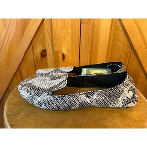 Dawgs Women's Kaymann Loafers Black and White Snake Print Size 8 nwt